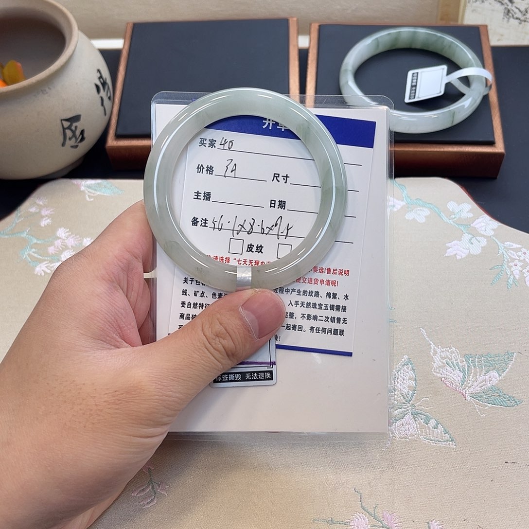 石英质玉未镶嵌手镯40