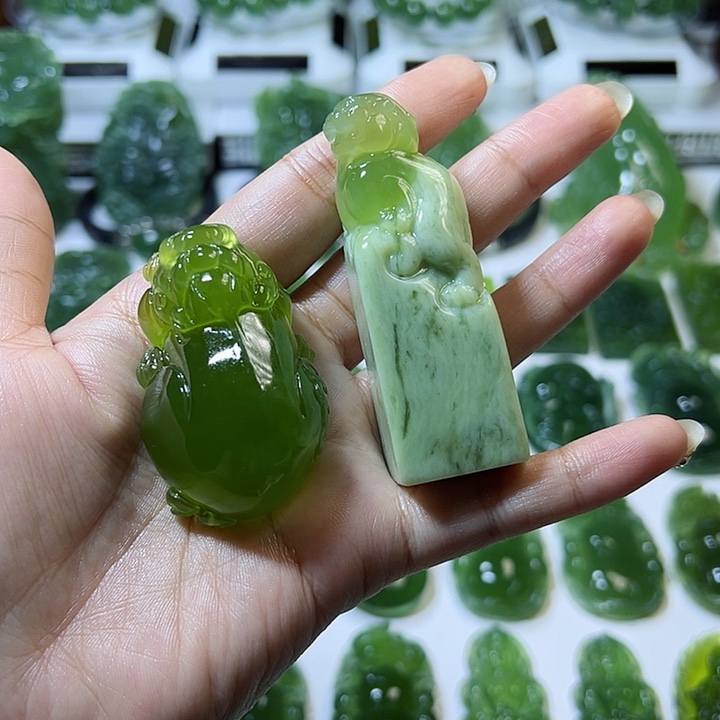 蛇纹石玉手把件未镶嵌相**生