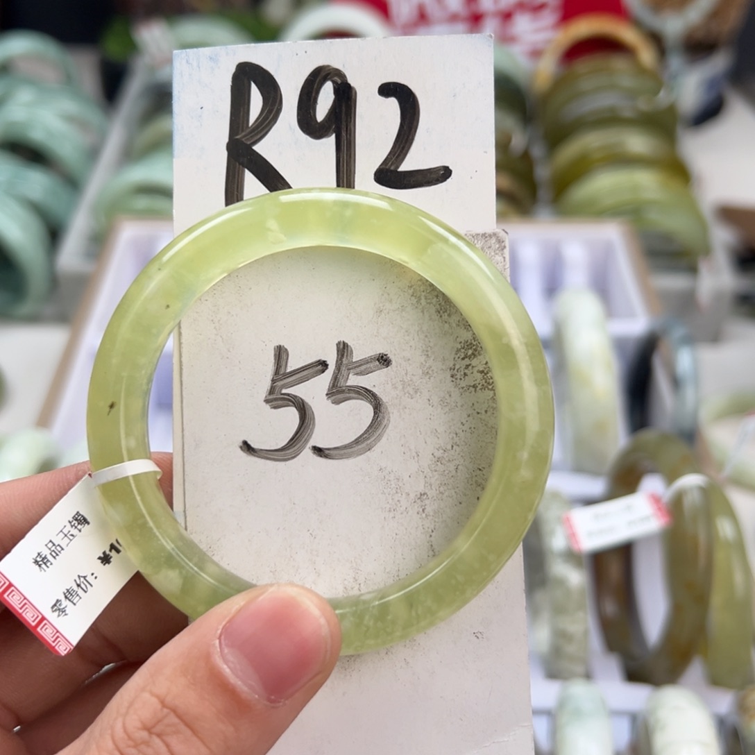 岫玉手镯未镶嵌天然岫玉