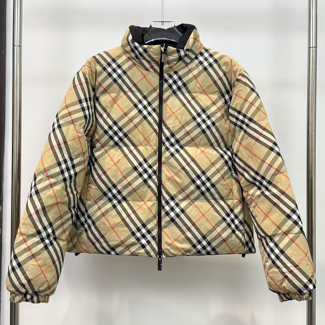 未使用 BURBERRY/博柏利 女款双面穿战马刺绣logo羽绒服