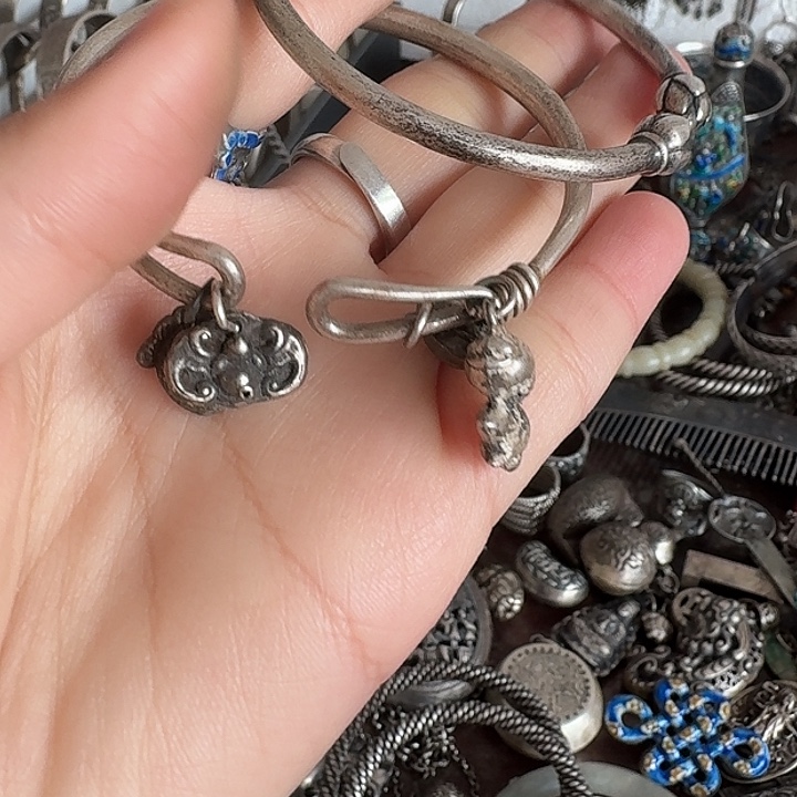 小***辣足银玻璃足银手镯两个