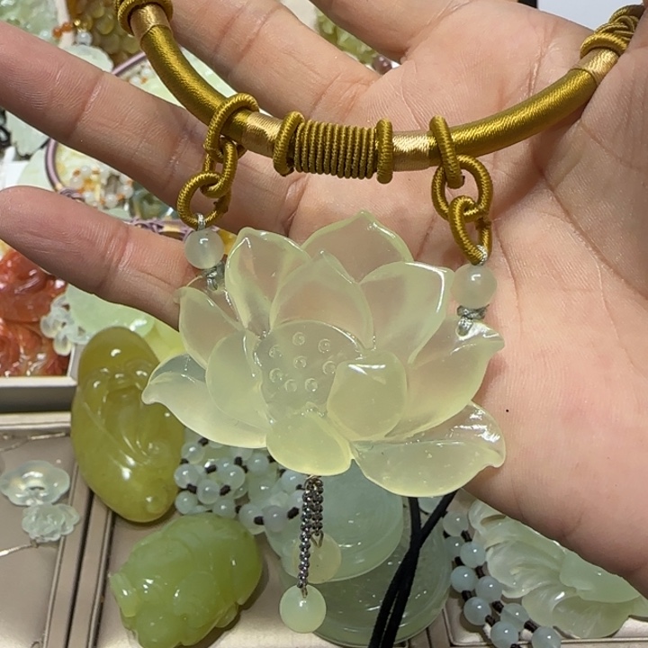 蛇纹石玉吊坠未镶嵌