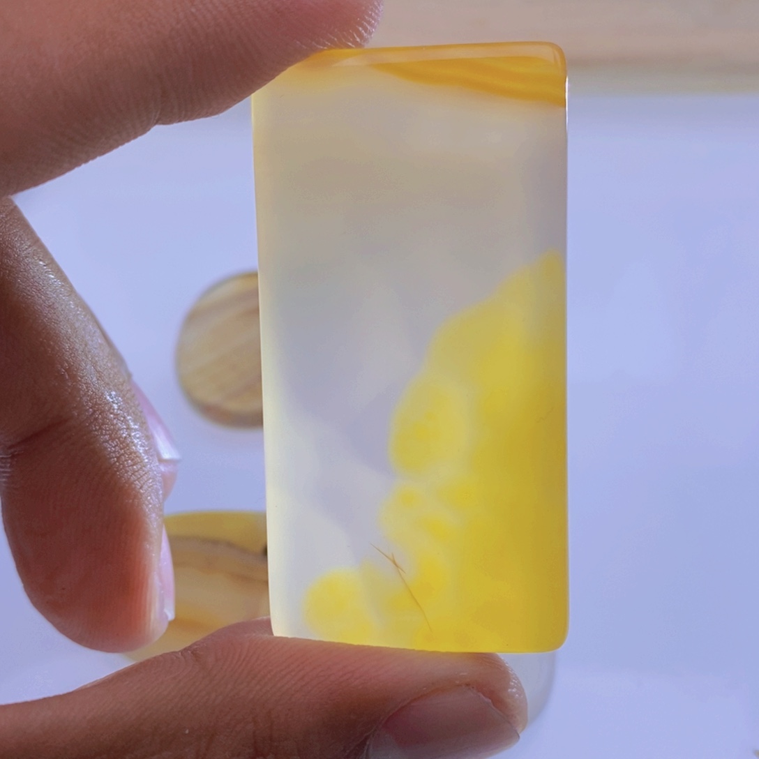 玛瑙/玉髓颈饰未镶嵌丫**?