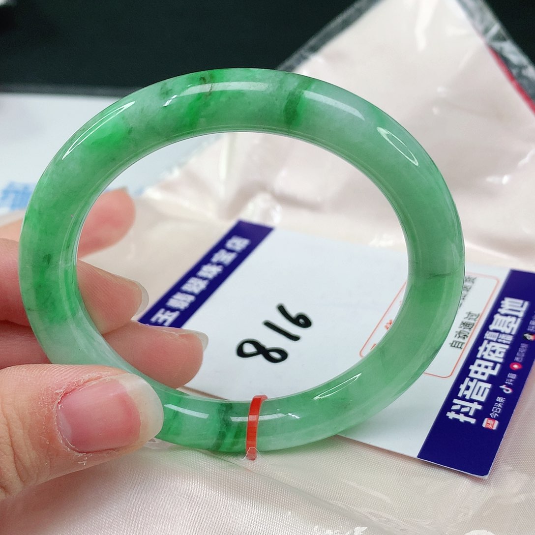 翡翠手镯未镶嵌翡翠