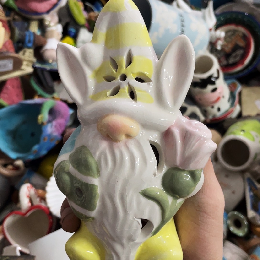 摆件  封釉。磕碰。      