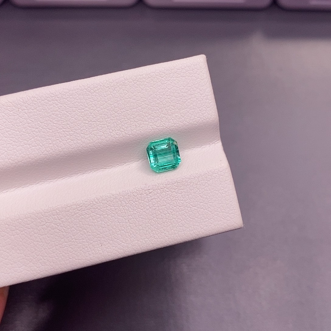 裸石祖母绿0.89克拉