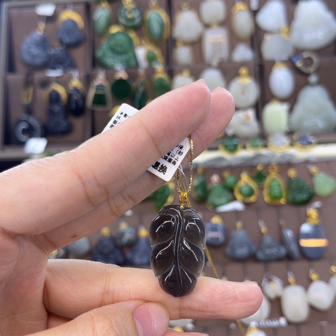 和田玉吊坠18K金镶嵌