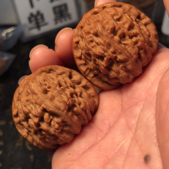 文玩核桃把件闷白40mm