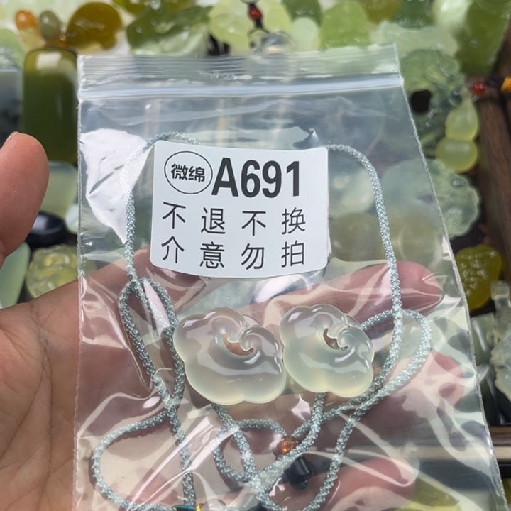 岫玉未镶嵌吊坠(不含链)幸***?