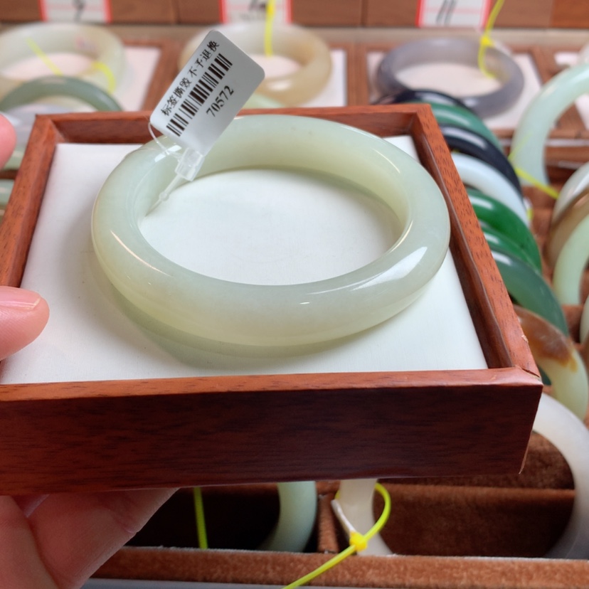 【闪购商品】和田玉手镯未镶嵌55.7