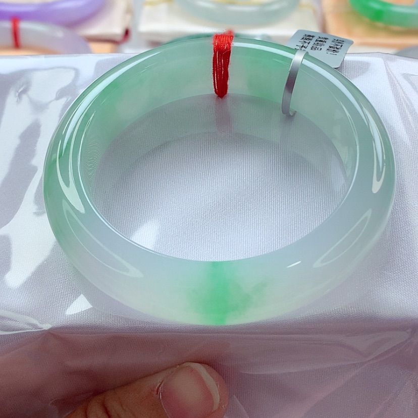 【闪购商品】翡翠手镯未镶嵌55冰润起胶飘绿宽边A