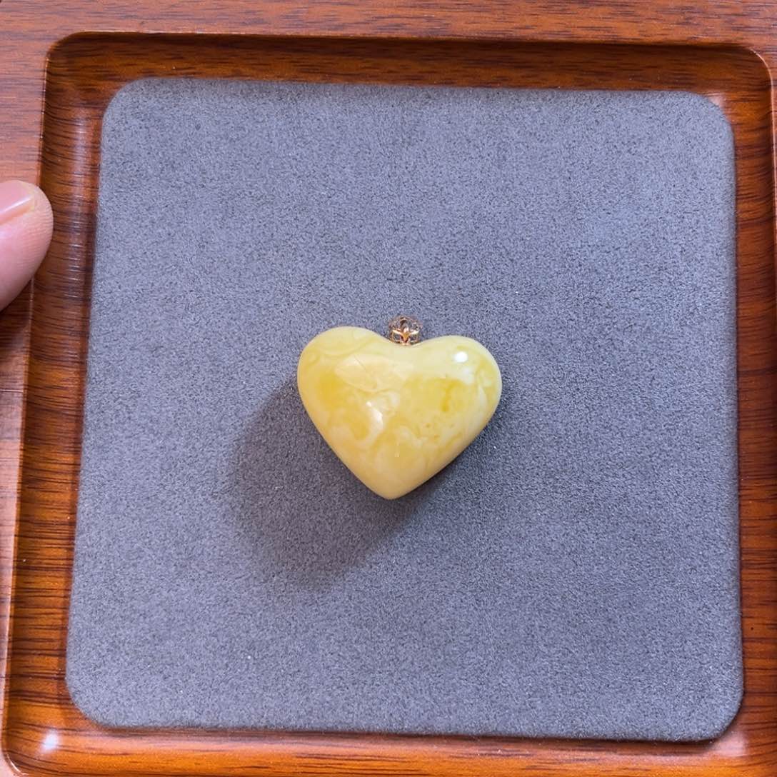 琥珀颈饰18K金镶嵌蜜蜡爱心