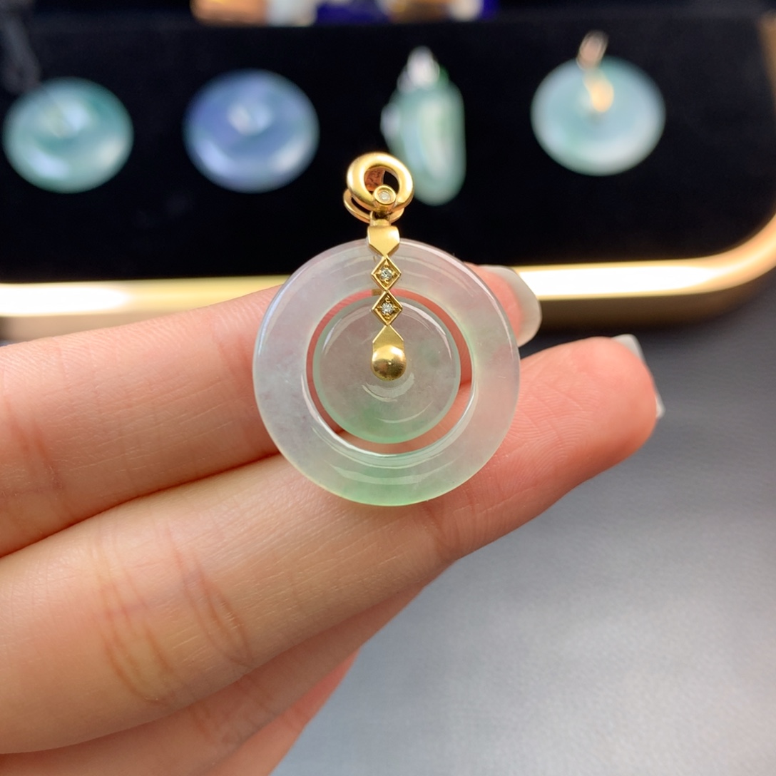 翡翠18K金镶嵌挂件