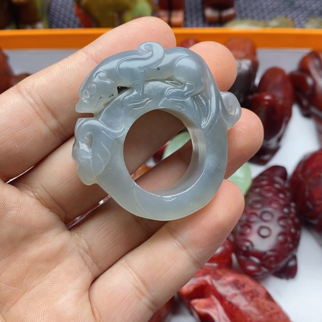 蛇纹石玉颈饰未镶嵌