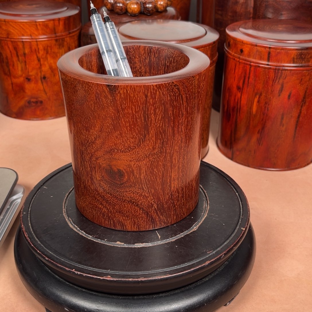 檀香木小叶紫檀笔筒