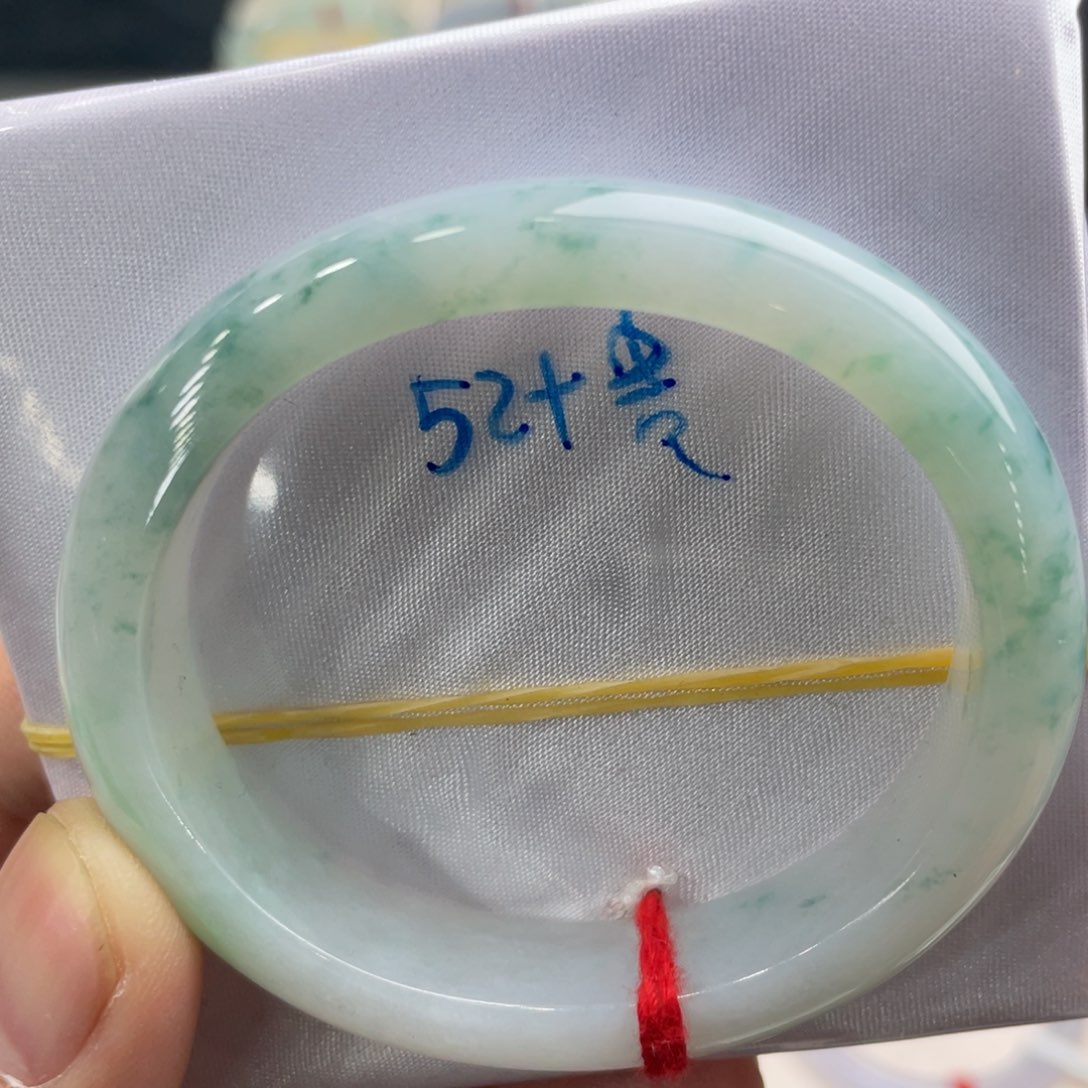 翡翠手镯未镶嵌翡翠手镯