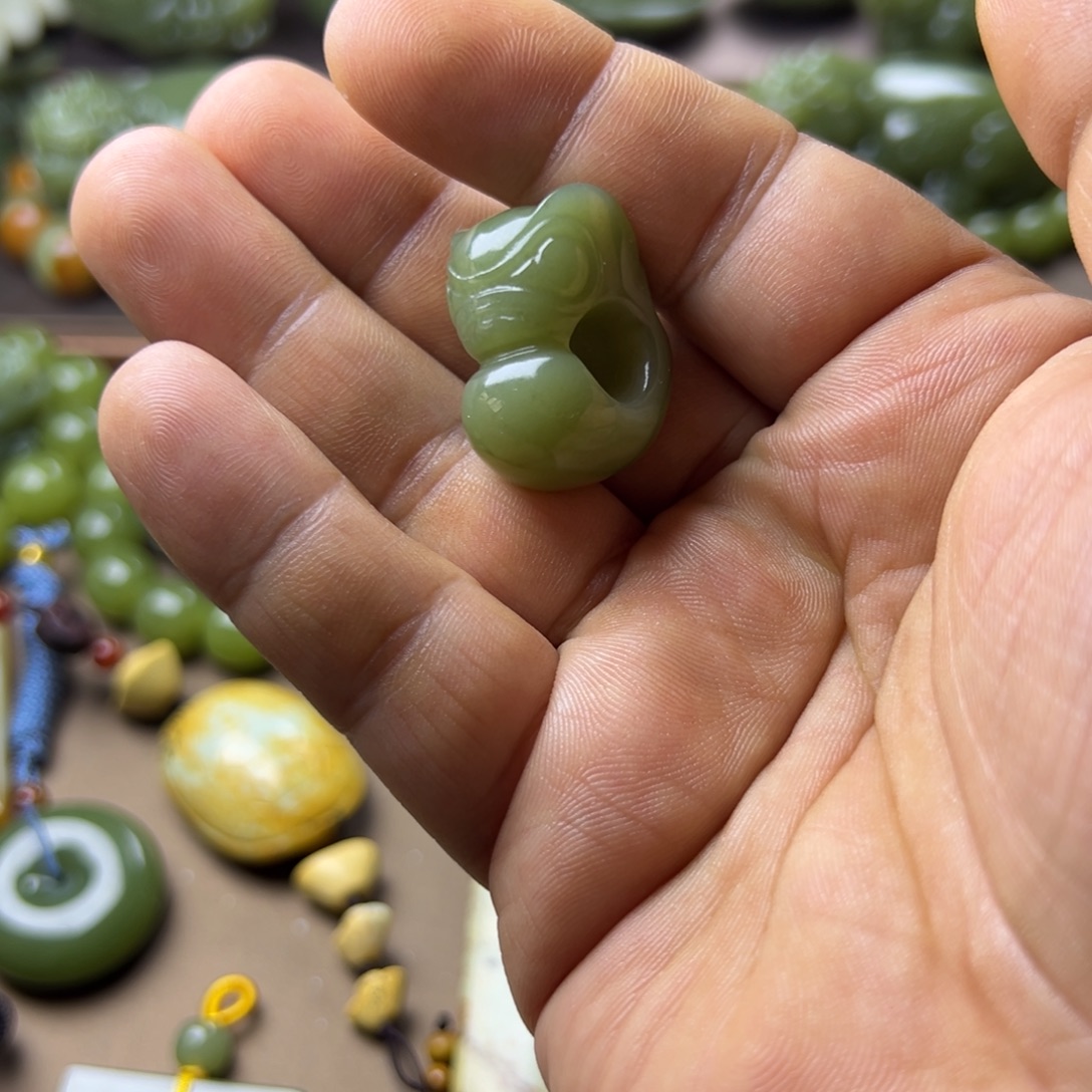 岫岩河磨玉（透闪石质玉）未镶嵌挂件