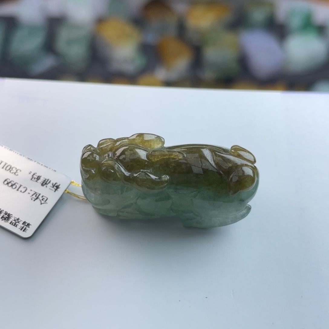 翡翠未镶嵌颈饰貔貅