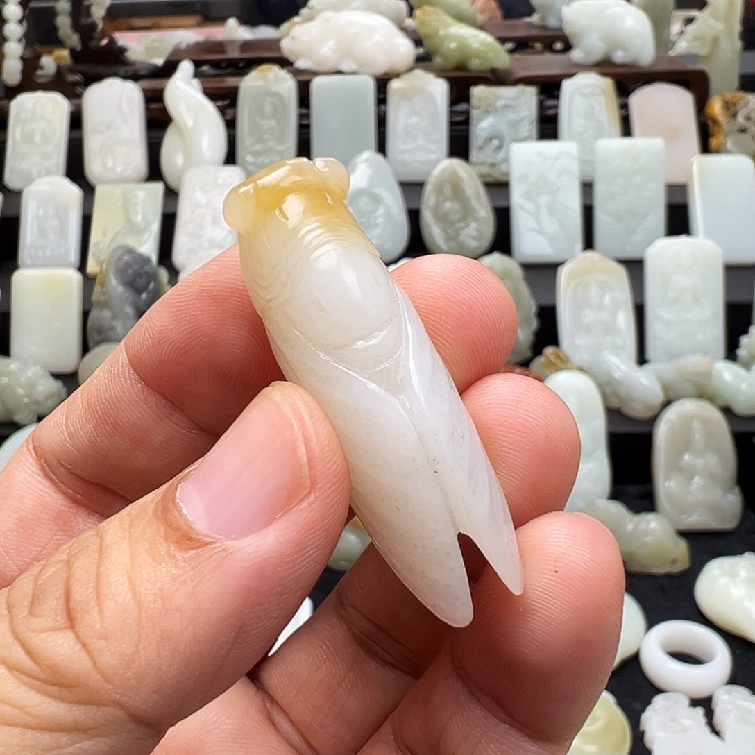 守****和田玉未镶嵌颈饰