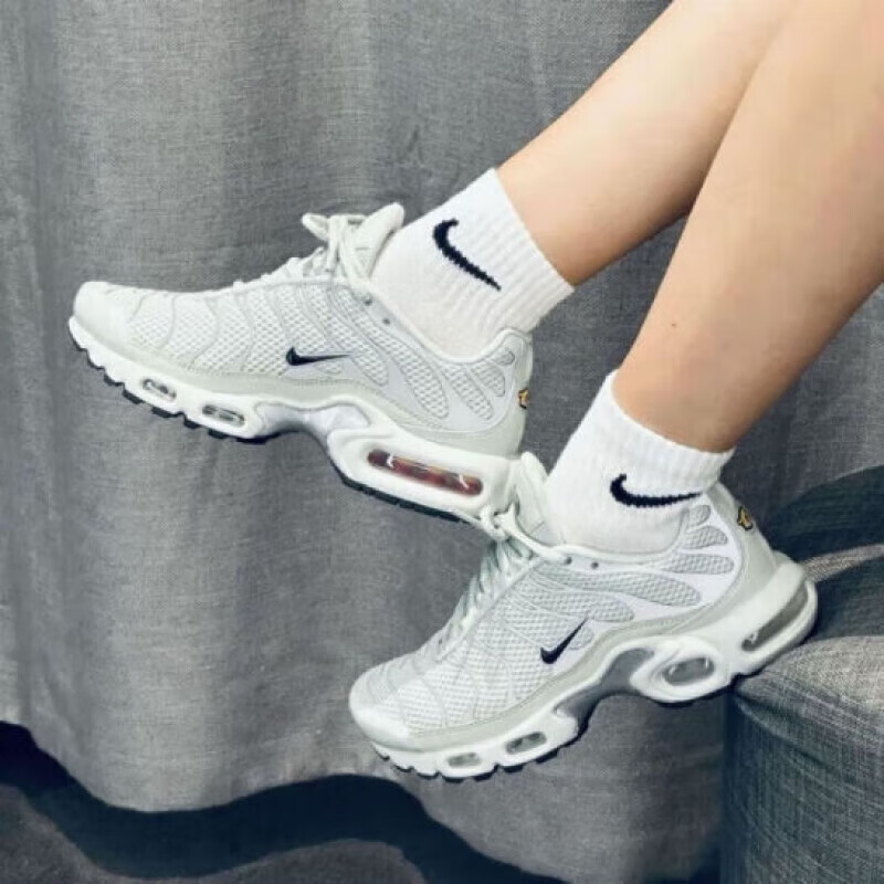 耐克NIKE W AIR MAX PLUS女子运动休闲跑步鞋 FV8480-002