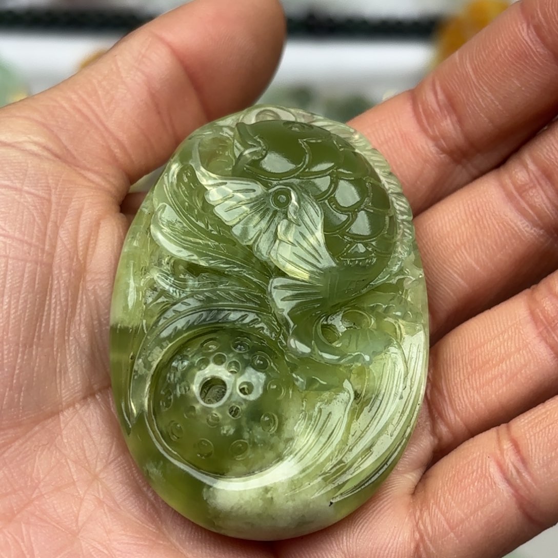 蛇纹石玉颈饰未镶嵌