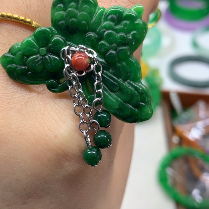 颈饰未镶嵌翡翠吊坠