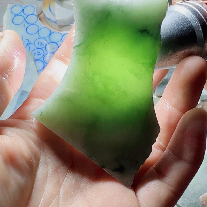 翡翠颈饰未镶嵌翡翠片料