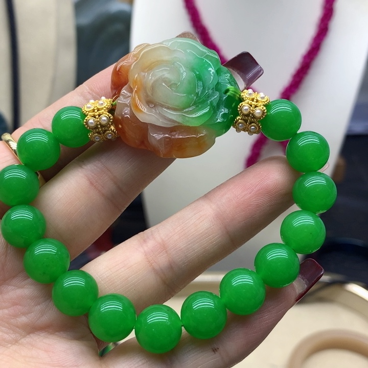 翡翠颈饰未镶嵌吊坠