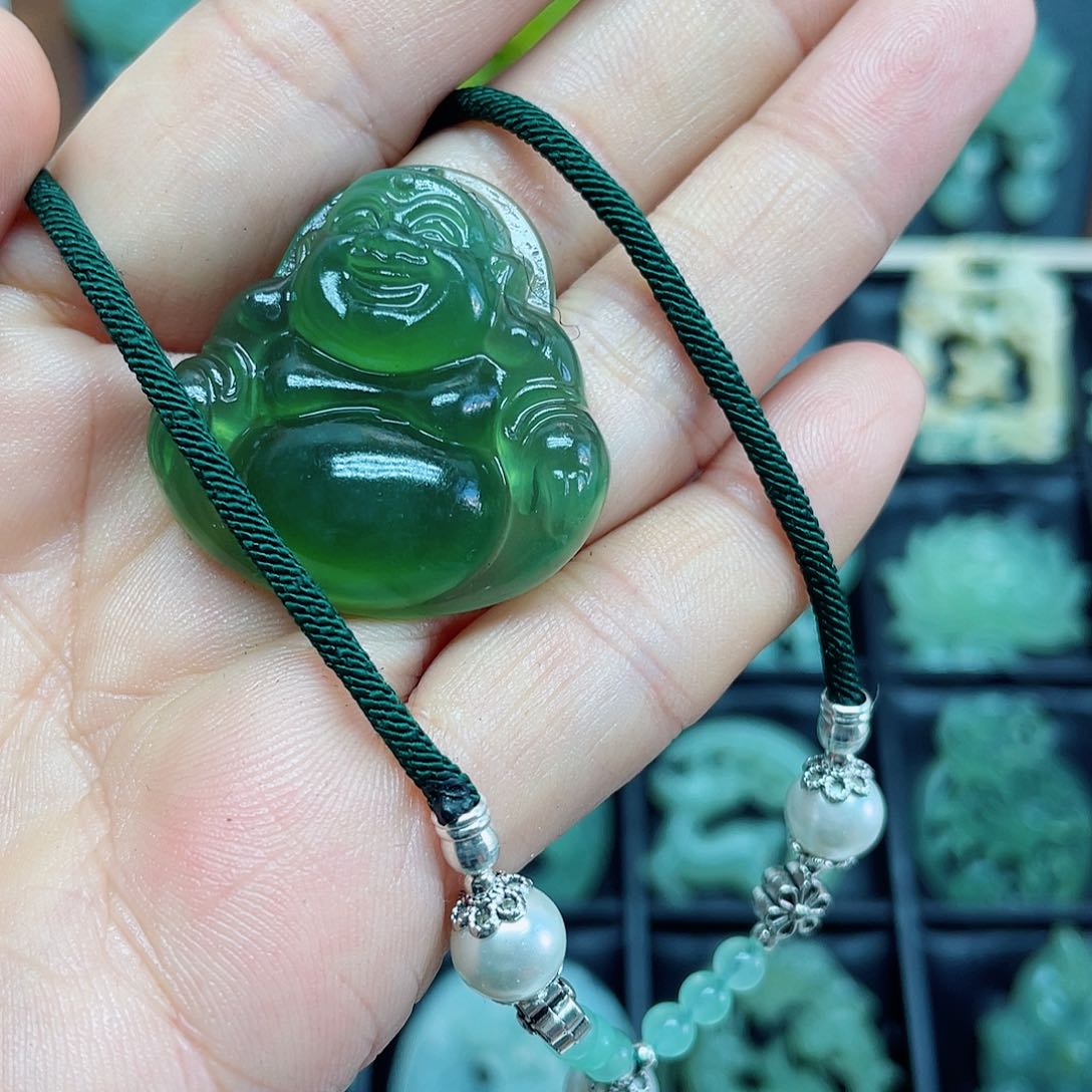 蛇纹石玉未镶嵌颈饰