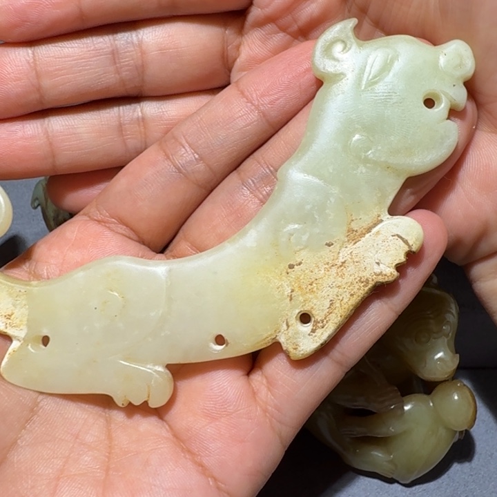 低***人和田玉未镶嵌挂件