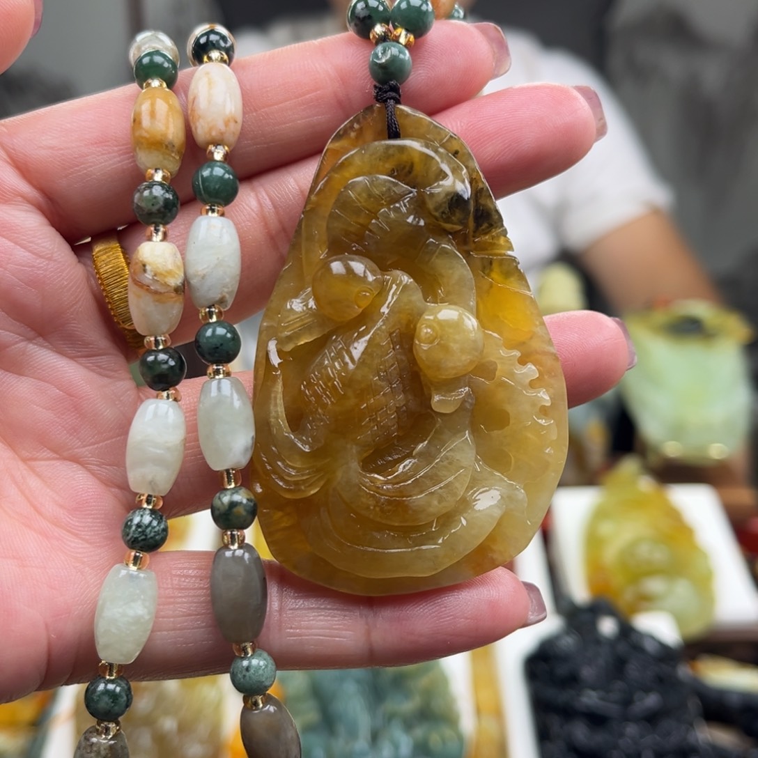 岫玉未镶嵌颈饰挂件