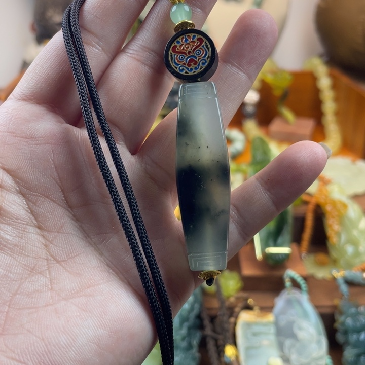 蛇纹石玉未镶嵌吊坠