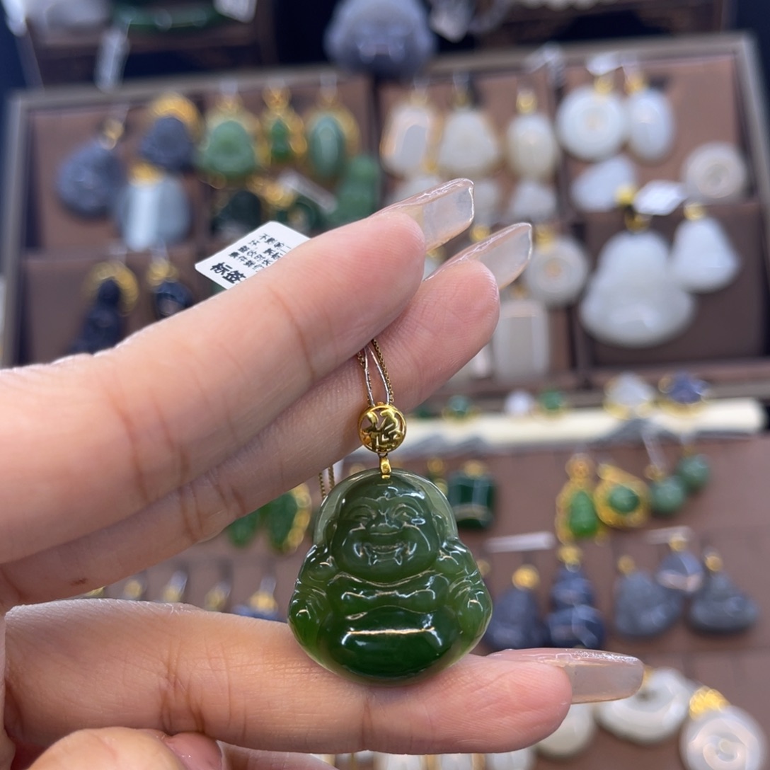 和田玉吊坠18K金镶嵌