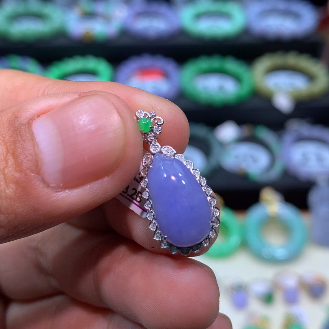 翡翠18K金镶嵌颈饰