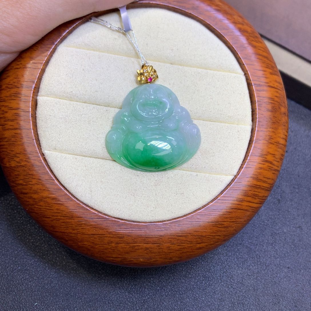 翡翠18K金镶嵌颈饰翡翠