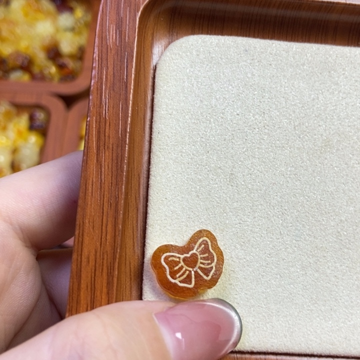 琥珀未镶嵌珠宝奇石蝴蝶结