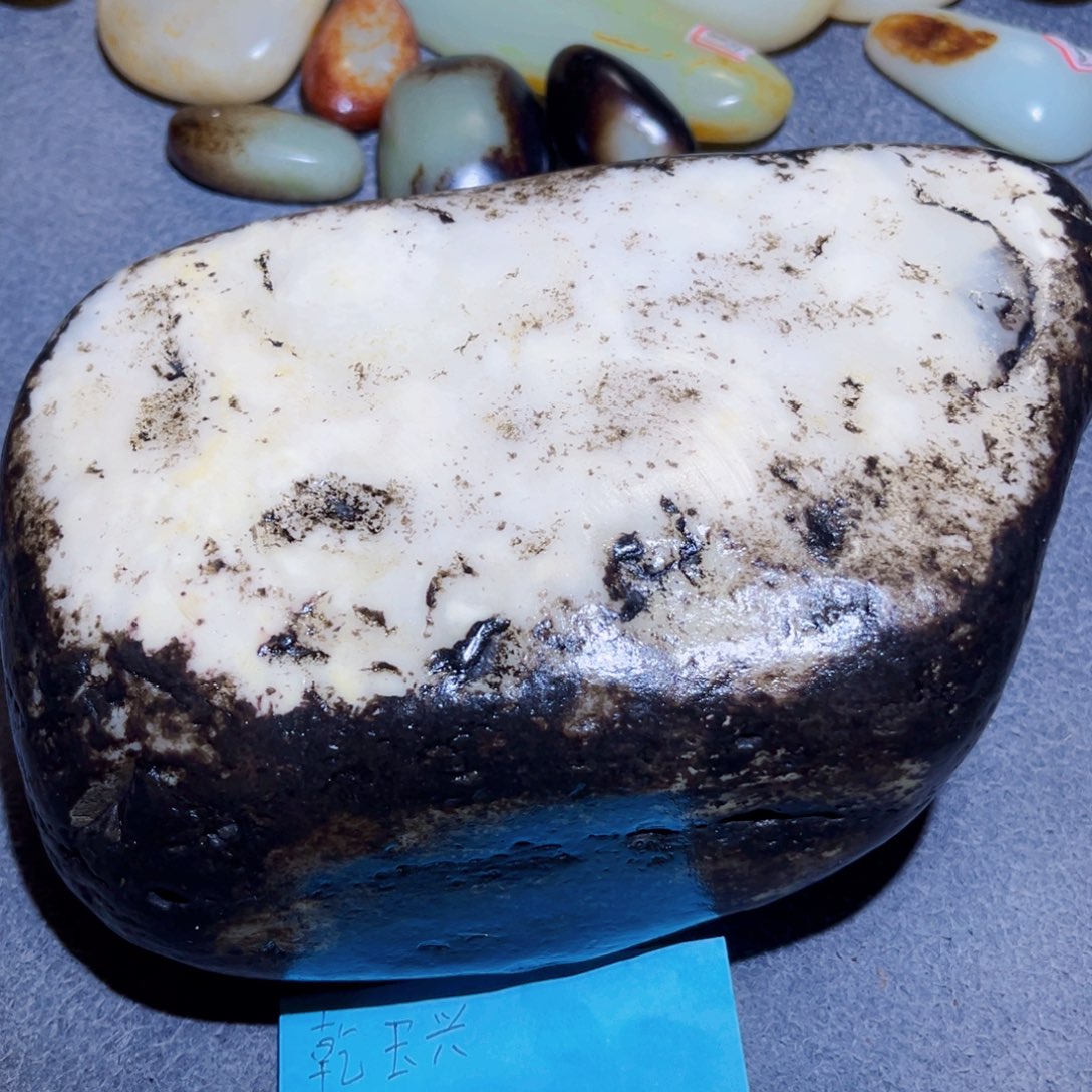 乾***兴和田玉未镶嵌珠宝奇石