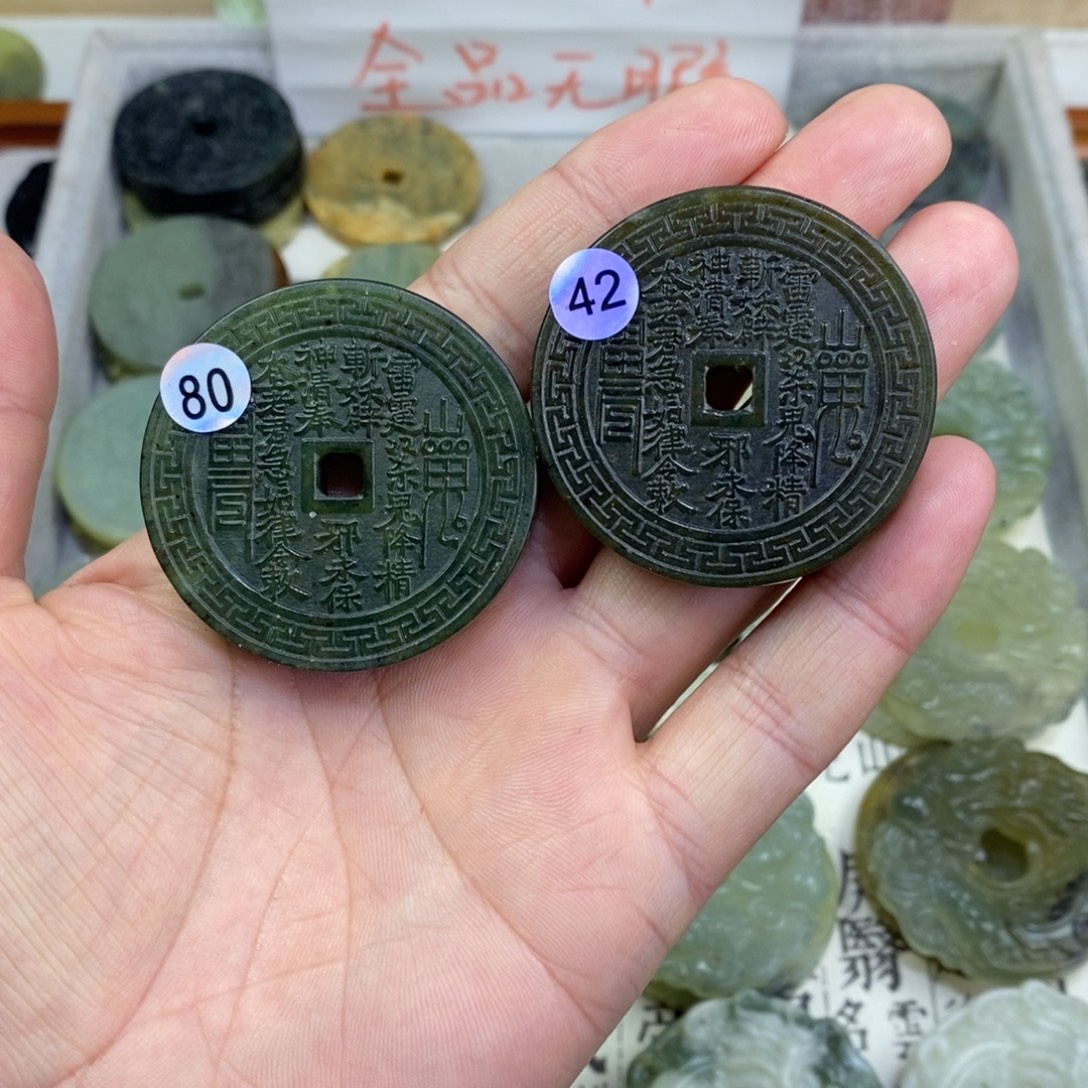 媛***芸岫玉未镶嵌颈饰岫玉山鬼花钱吊坠