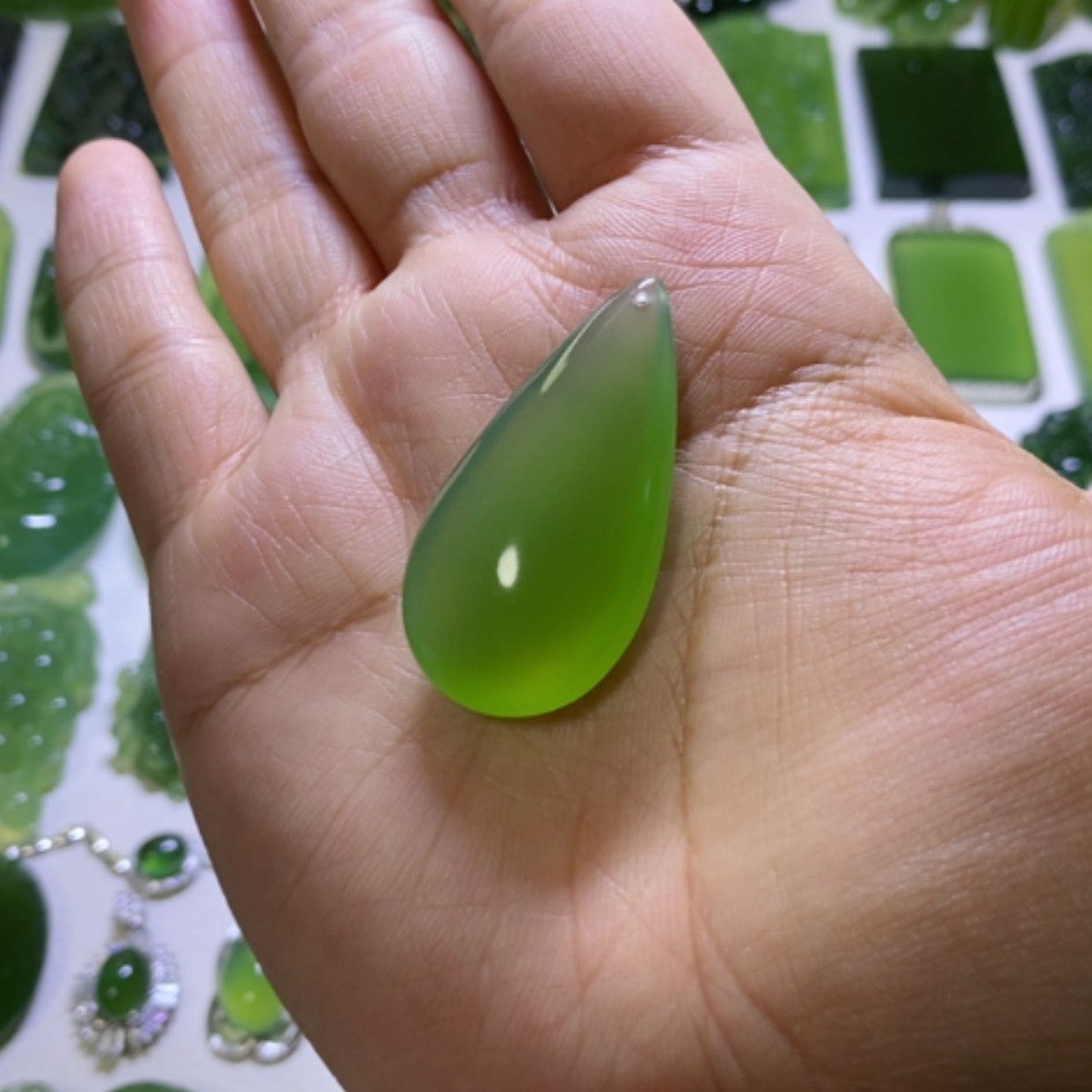 【闪购商品】蛇纹石玉颈饰未镶嵌