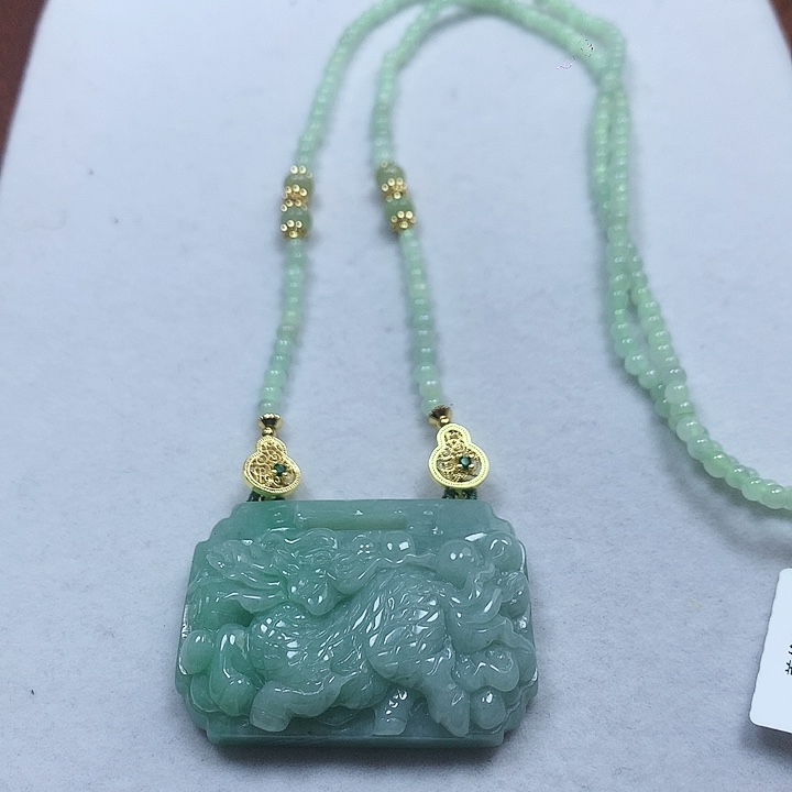 翡翠颈饰未镶嵌吊坠