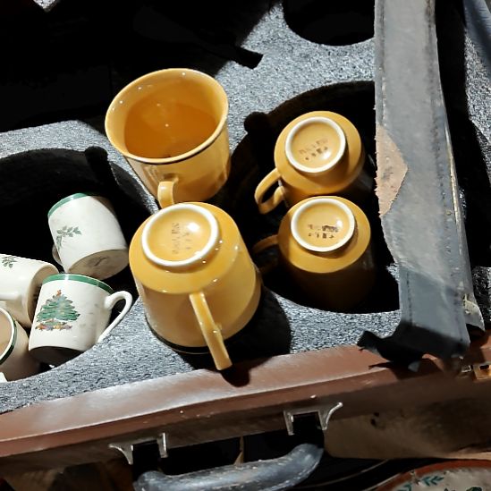 绿泥盘子碗茶壶啥都有