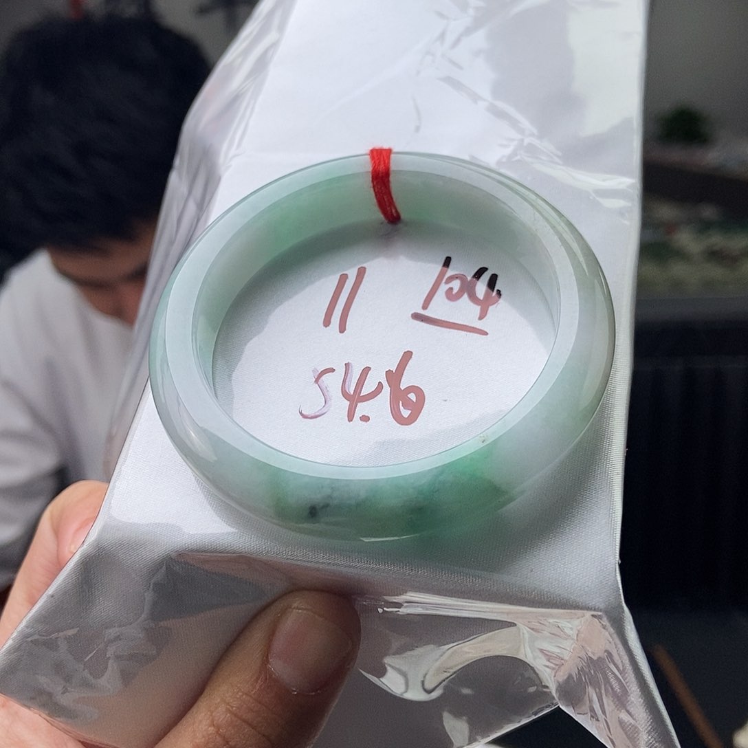 翡翠手镯未镶嵌拍一发一