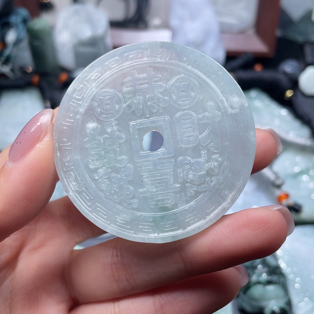 唐***然翡翠未镶嵌颈饰翡翠
