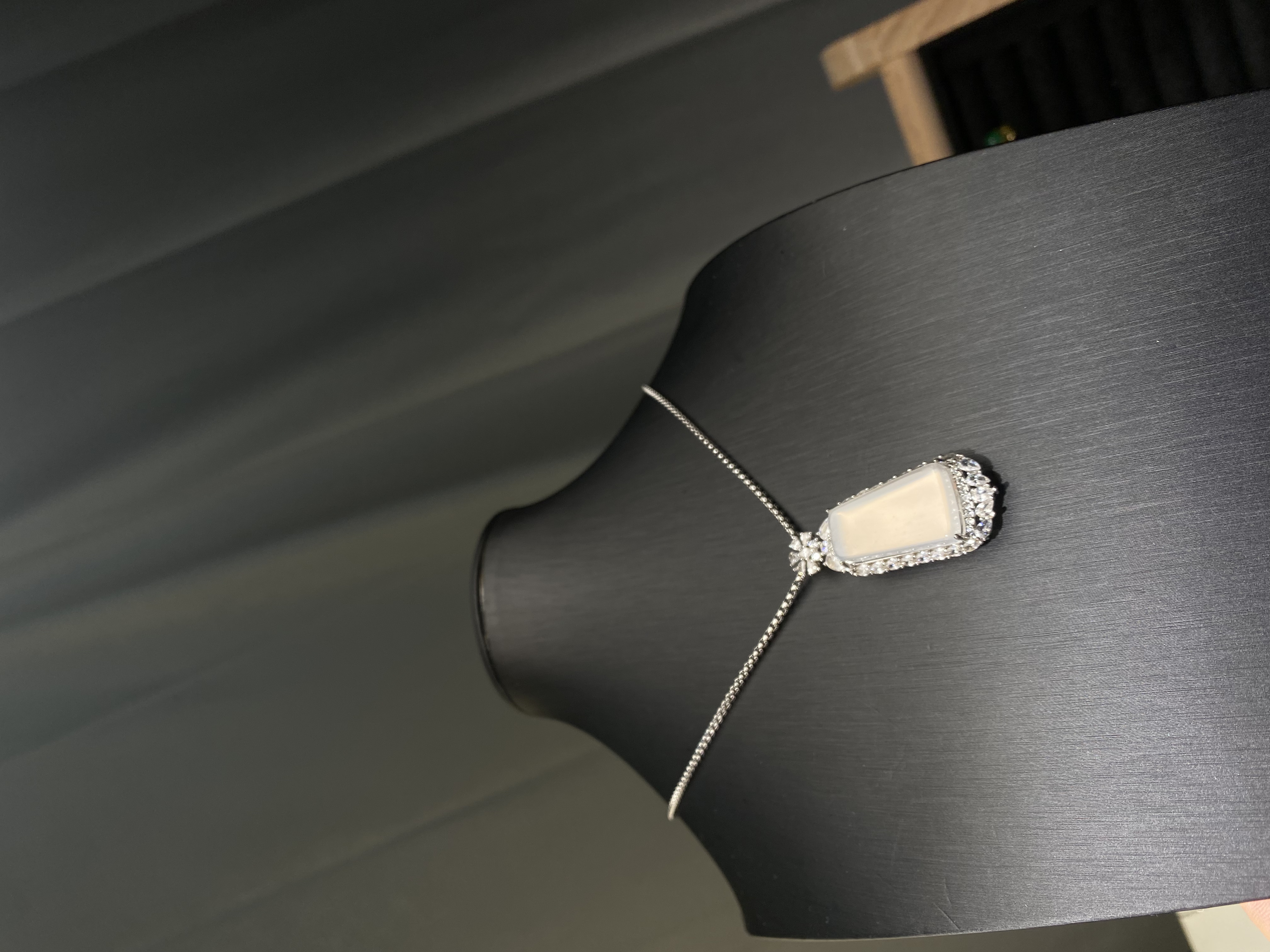 马达加斯加天然玉髓无事牌5号1白冰款