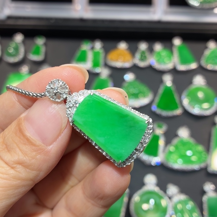 翡翠18K金镶嵌吊坠(不含链)翡翠