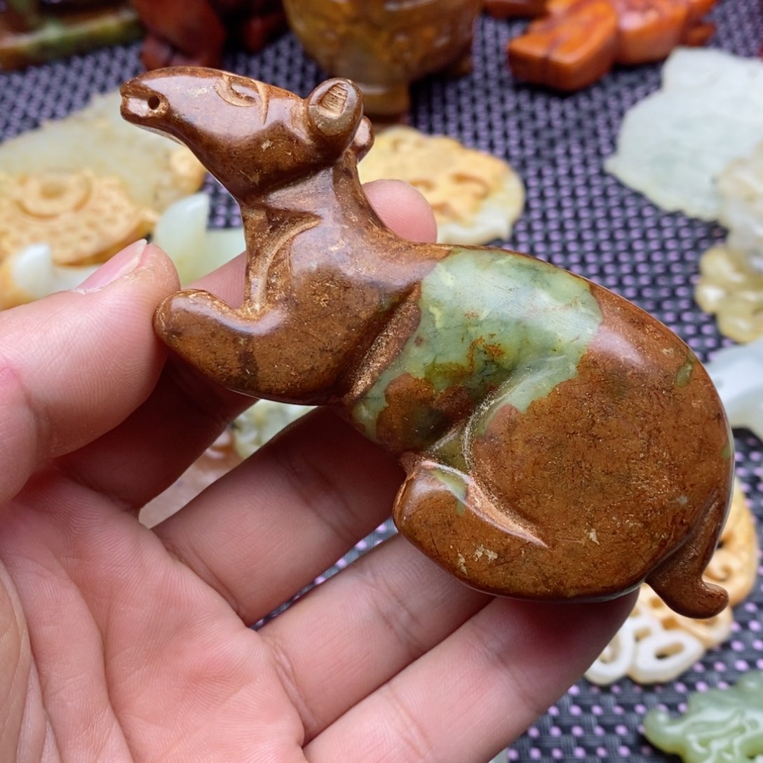 蛇纹石玉颈饰未镶嵌