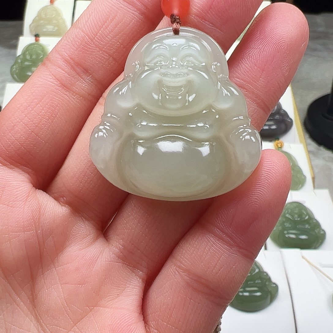 和田玉颈饰未镶嵌?****跑