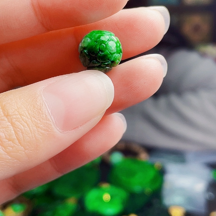 翡翠未镶嵌颈饰多样性