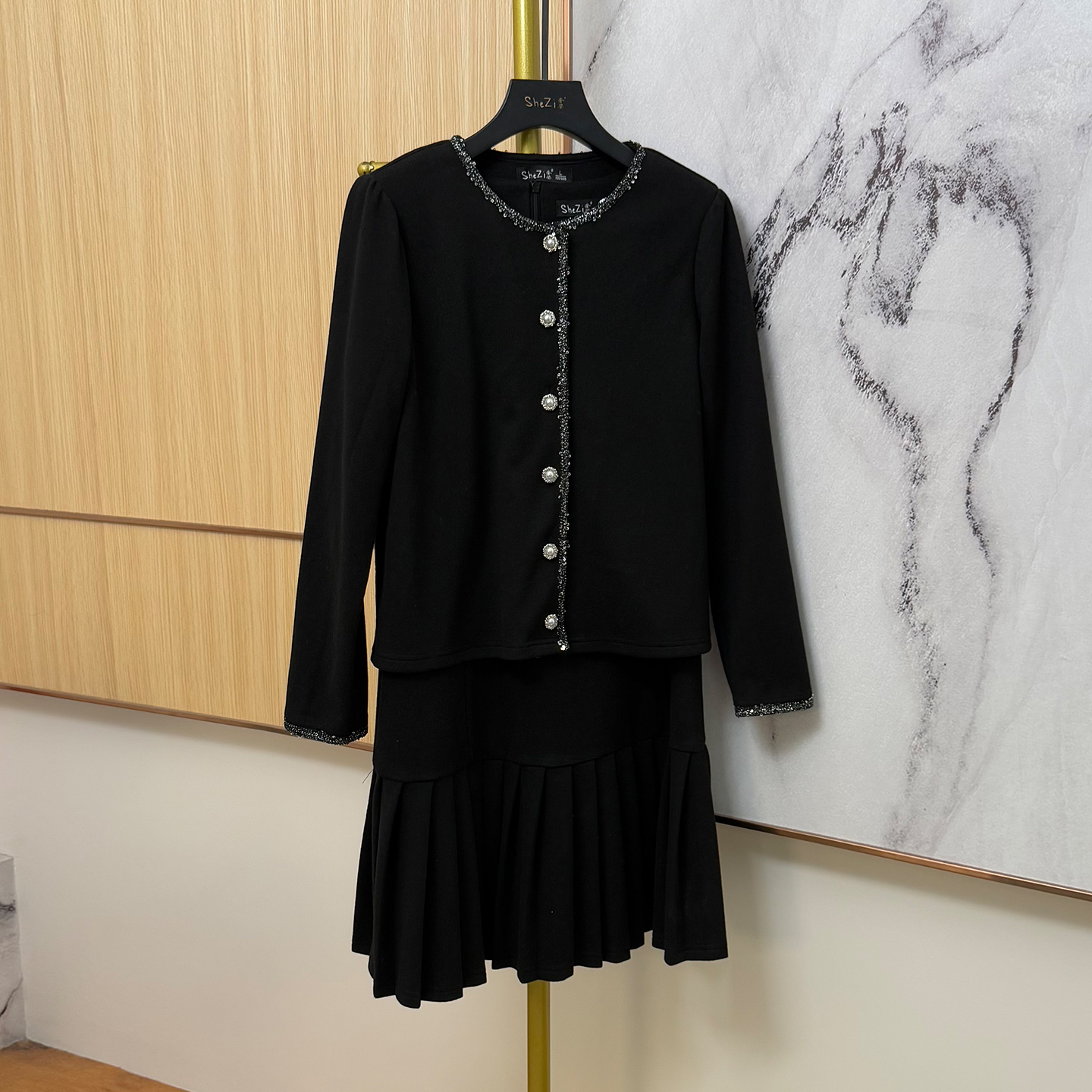 奢姿大码女装2025冬季胖妹妹时尚小香风外套气质百褶设计半裙套装