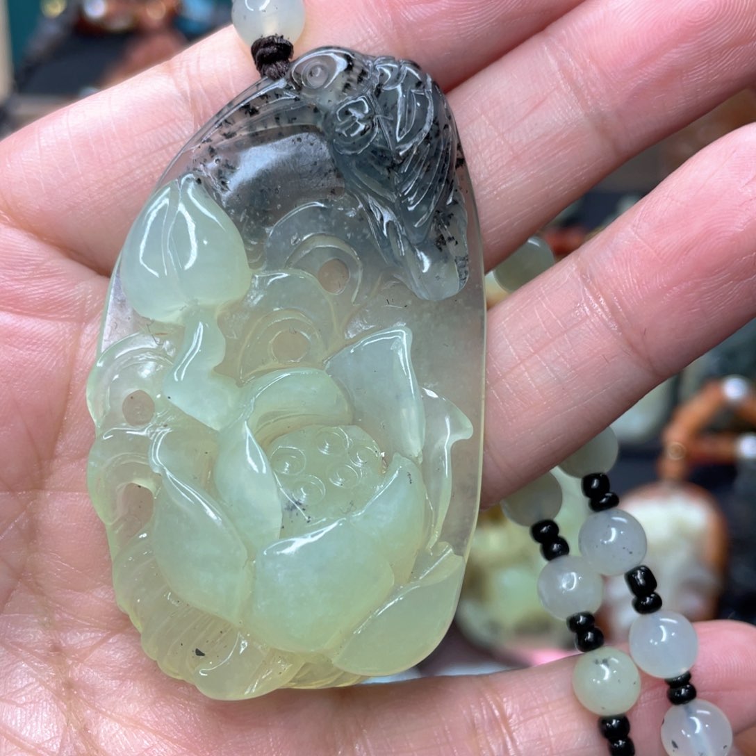 蛇纹石玉颈饰未镶嵌